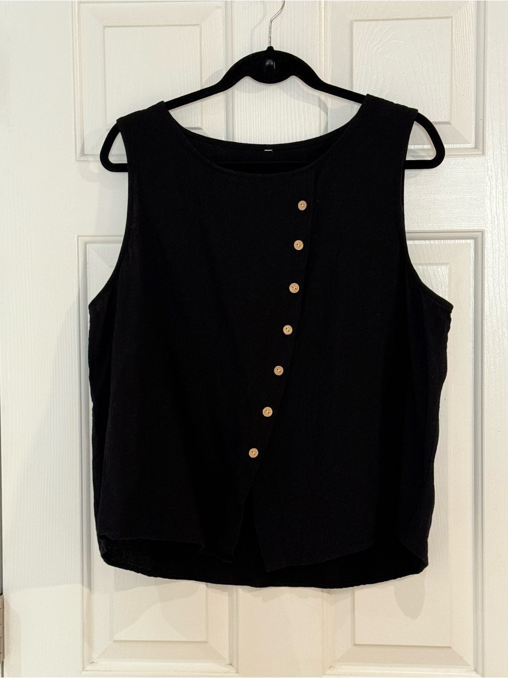 Black Sleeveless Button-Front Women's Shell